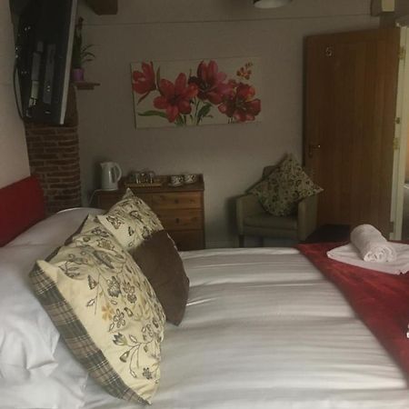 Bed and Breakfast The Chequers Royston  Exterior foto