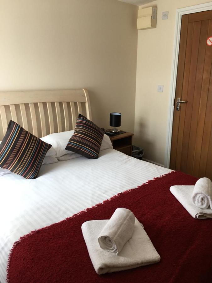 Bed and Breakfast The Chequers Royston  Exterior foto
