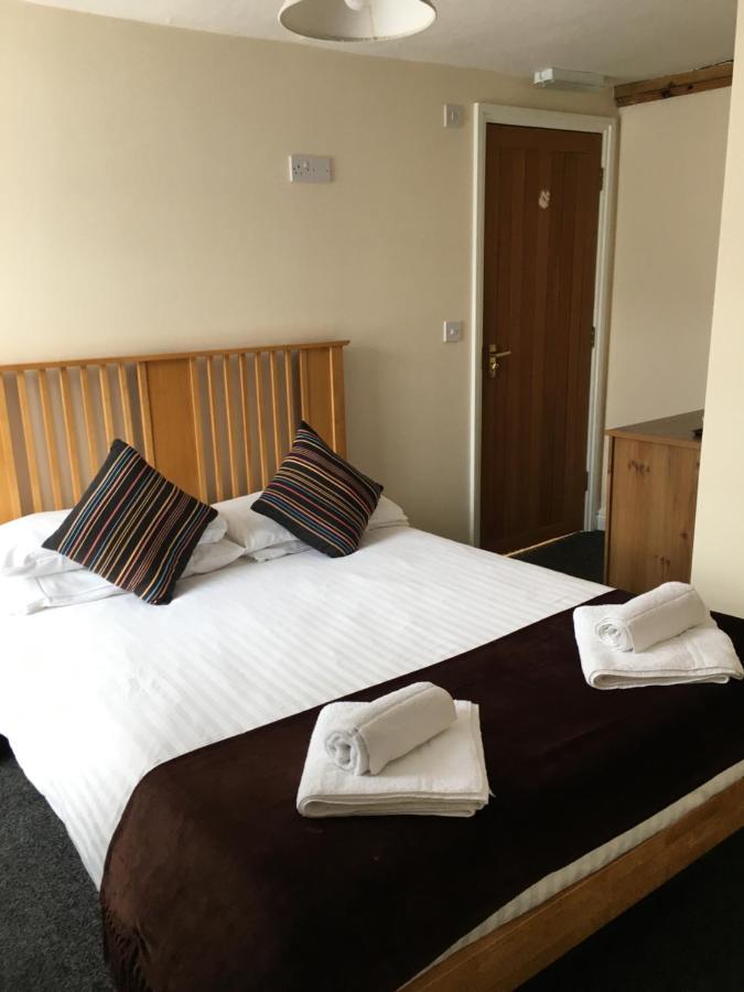 Bed and Breakfast The Chequers Royston  Exterior foto