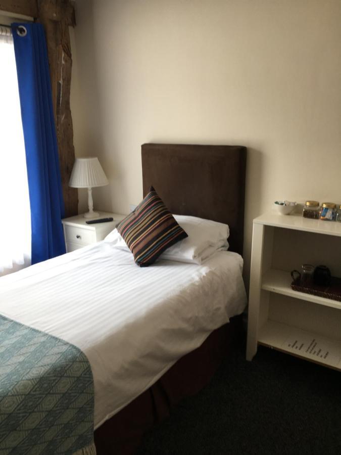 Bed and Breakfast The Chequers Royston  Exterior foto