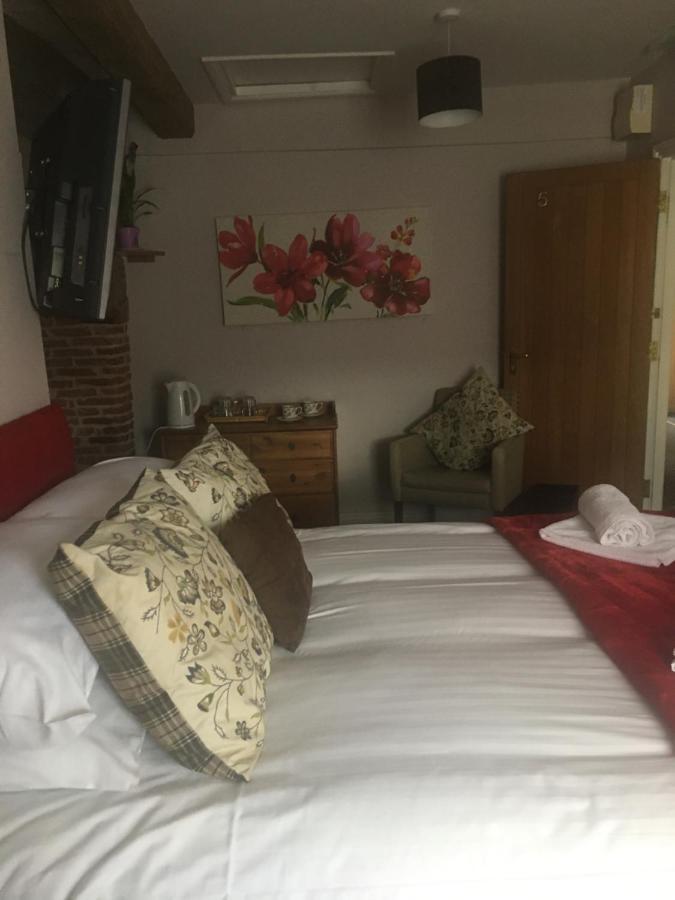 Bed and Breakfast The Chequers Royston  Exterior foto