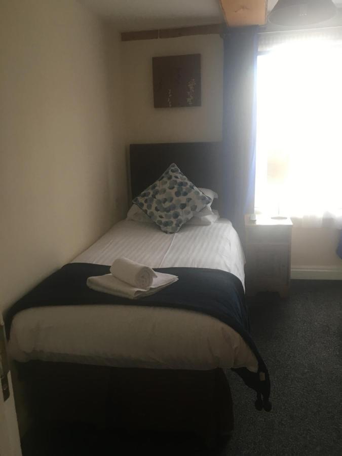 Bed and Breakfast The Chequers Royston  Exterior foto